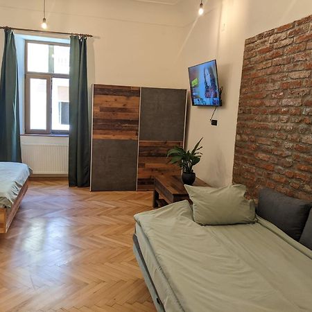 The Industrique Home - 3 Bedroom Apartment Timisoara Ngoại thất bức ảnh