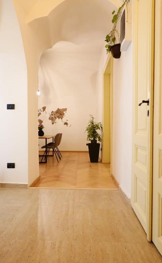 The Industrique Home - 3 Bedroom Apartment Timisoara Ngoại thất bức ảnh