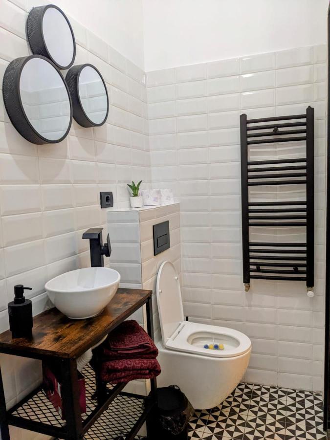 The Industrique Home - 3 Bedroom Apartment Timisoara Ngoại thất bức ảnh