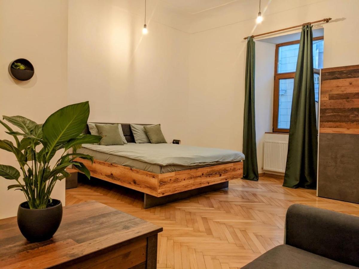 The Industrique Home - 3 Bedroom Apartment Timisoara Ngoại thất bức ảnh