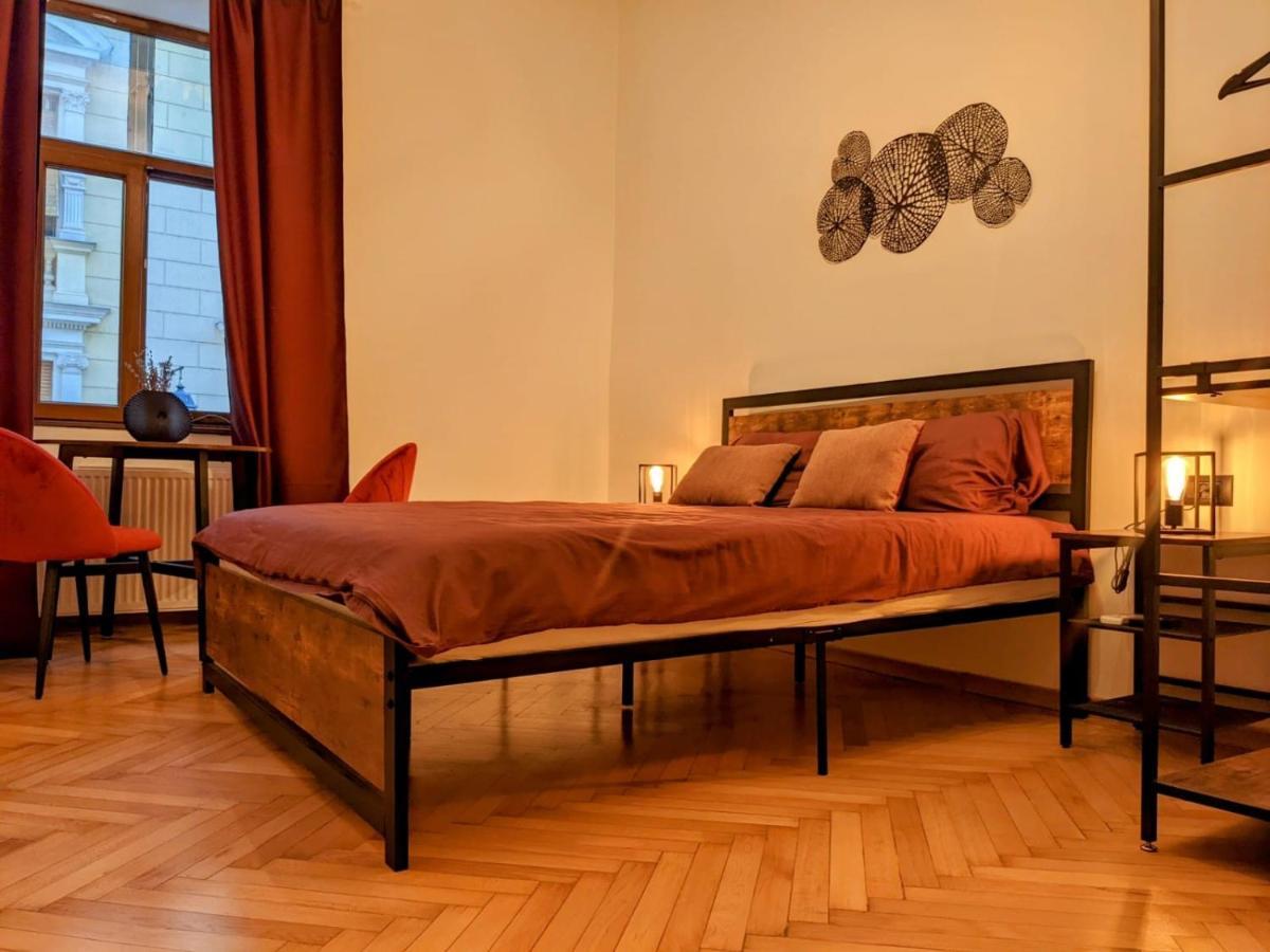 The Industrique Home - 3 Bedroom Apartment Timisoara Ngoại thất bức ảnh
