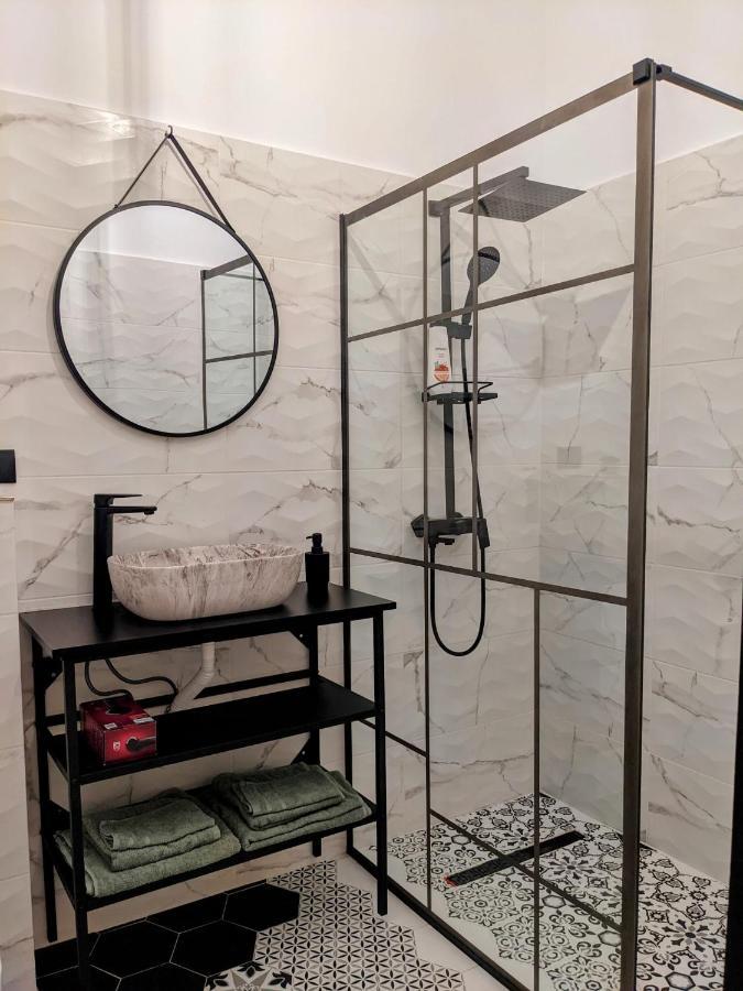 The Industrique Home - 3 Bedroom Apartment Timisoara Ngoại thất bức ảnh